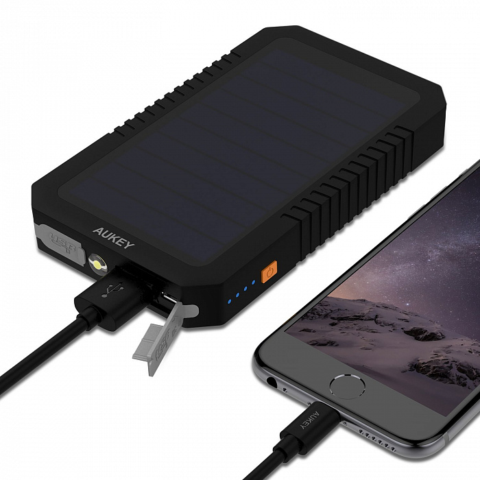 Внешний аккумулятор Aukey Dual USB Port Solar Battery 12000mAh (Black) купить в интернет-магазине icover