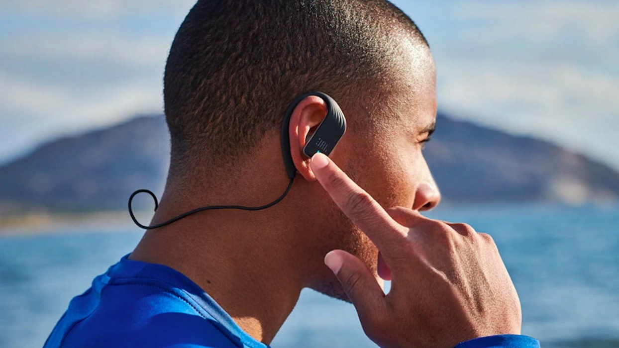 Bluetooth-наушники с микрофоном JBL Endurance Dive (Red) купить в интернет-магазине icover