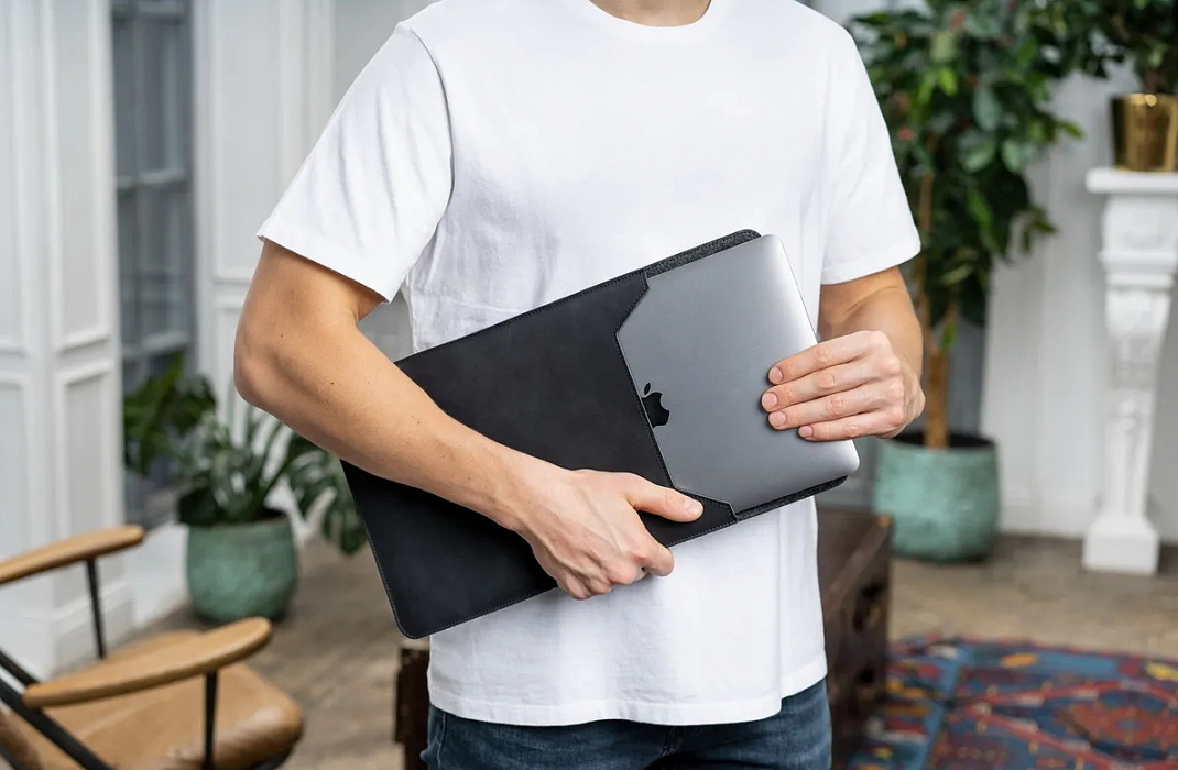 Чехол Stoneguard 531 (SGL531MB14PR-BL) для MacBook Pro 14 (Black) купить в интернет-магазине icover