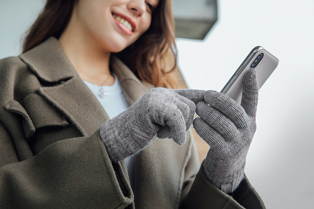 Перчатки Moshi Digits M (99MO065013) для сенсорных устройств (Light Grey) купить в интернет-магазине icover