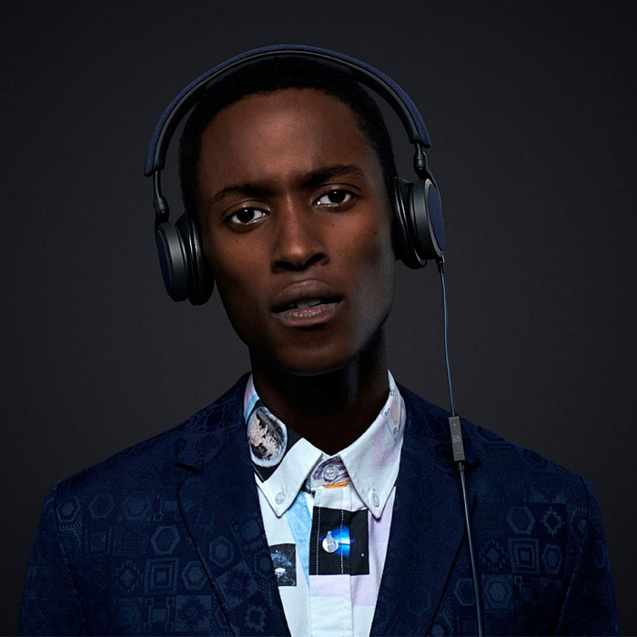 Накладные наушники Bang & Olufsen BeoPlay H2 (Carbon blue) купить в интернет-магазине icover