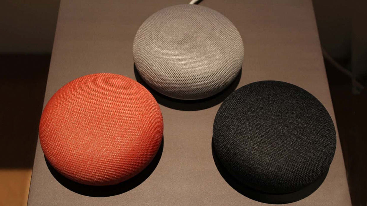 Умная колонка Google Home Mini (Black) купить в интернет-магазине icover