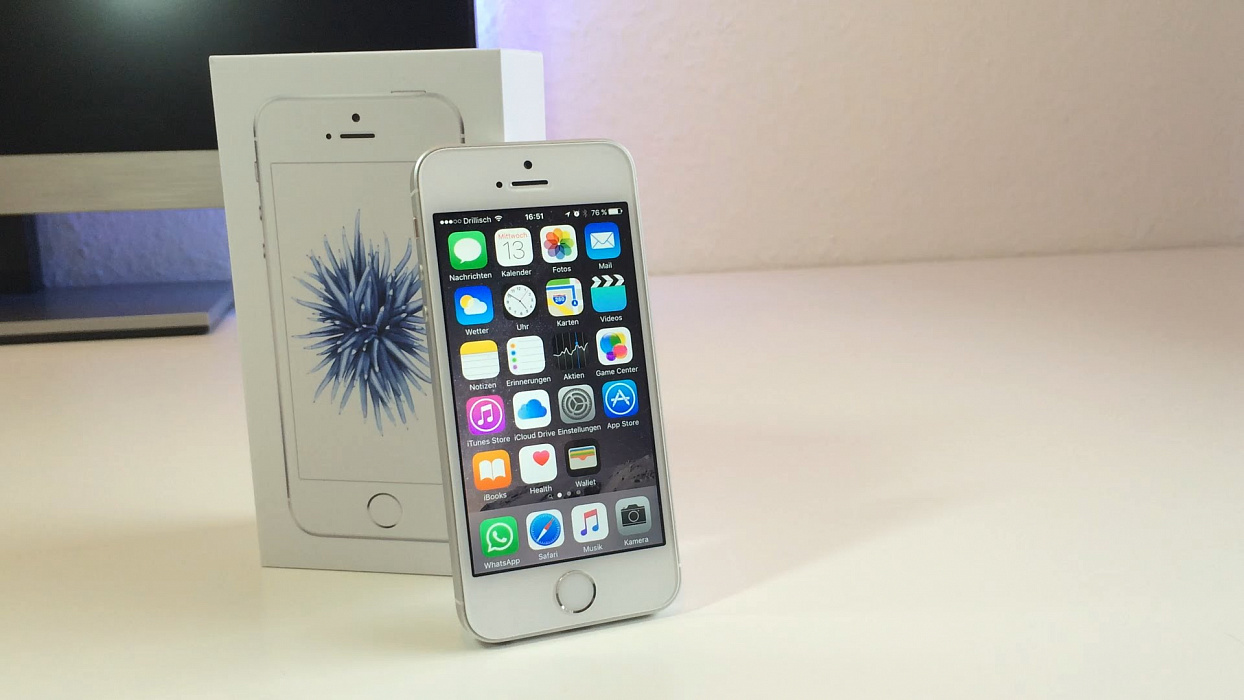 Смартфон Apple iPhone SE 32 Gb 4 (Silver) купить в интернет-магазине icover