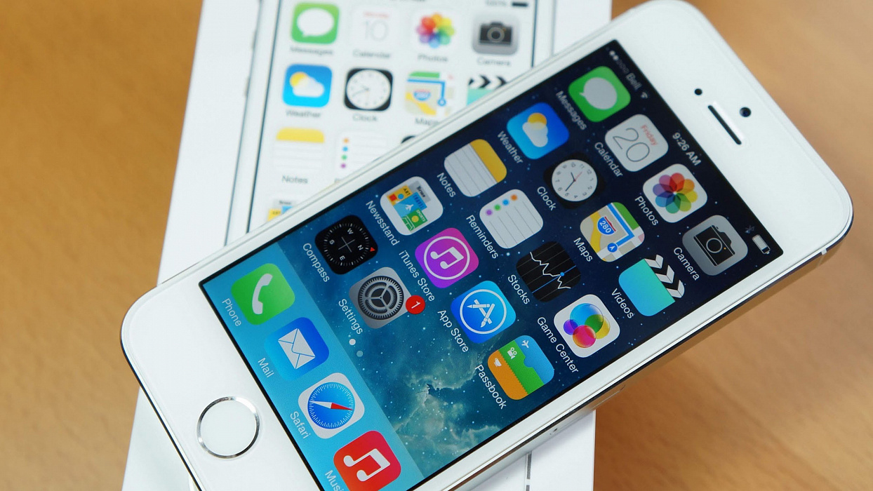Смартфон Apple iPhone SE 128 Gb 4 (Silver) купить в интернет-магазине icover
