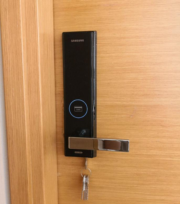 Электронный дверной замок Samsung SHS-H505 двухригельный (Black) купить в интернет-магазине icover