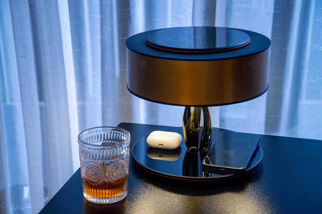 Умный светильник HomeTree Dance of Light (YT-M2202-N1M2) с беспроводной зарядкой и колонкой (Black) купить в интернет-магазине icover