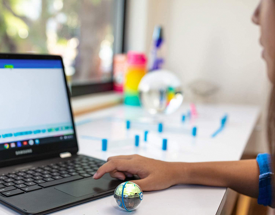 Радиоуправляемый шар Sphero Mini Activity Kit (Transparent) купить в интернет-магазине icover