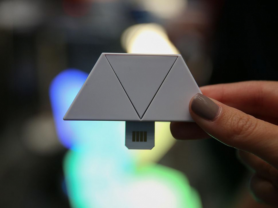 Система освещения Nanoleaf Aurora c дополнительным модулем Nanoleaf Rhythm купить в интернет-магазине icover