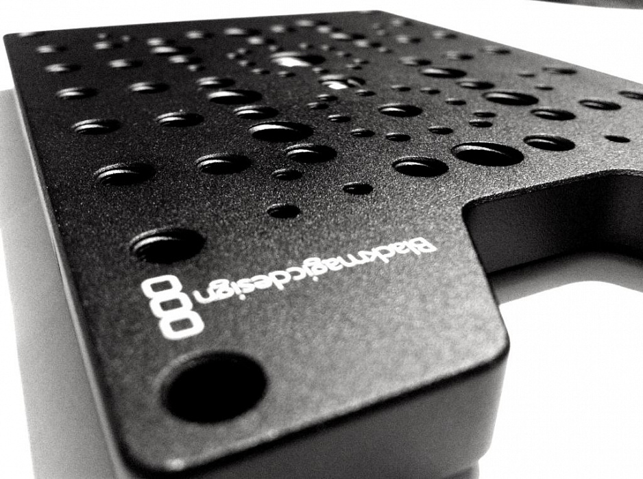 Blackmagic Design HyperDeck Shuttle Mounting Plate (HYPERD/PTMOUNTPL) - накамерное крепление для рекордеров HyperDeck Shuttle купить в интернет-магазине icover