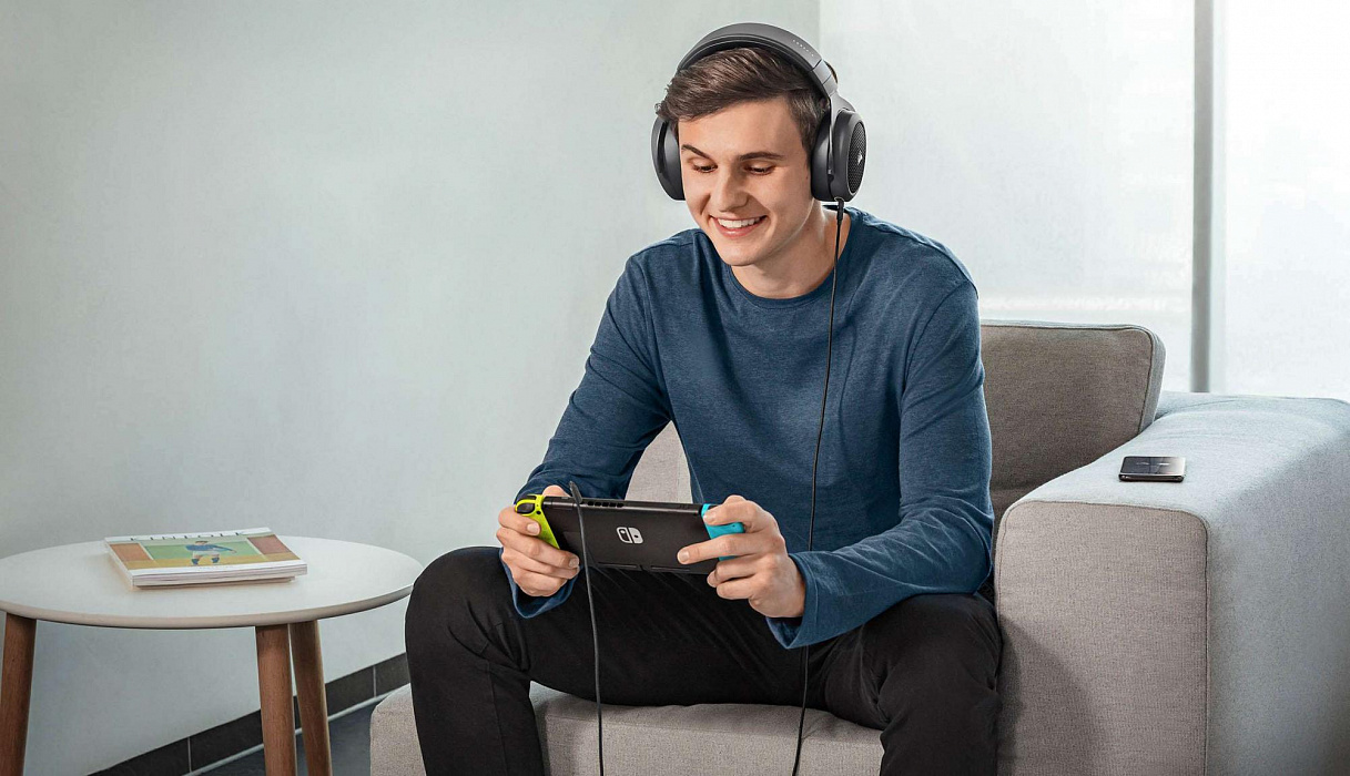 Игровая гарнитура Corsair Gaming HS70 Bluetooth (CA-9011227-EU) купить в интернет-магазине icover