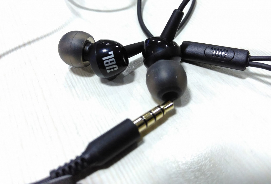 Внутриканальные наушники с микрофоном JBL C100SI JBLC100SIUBLK (Black) купить в интернет-магазине icover