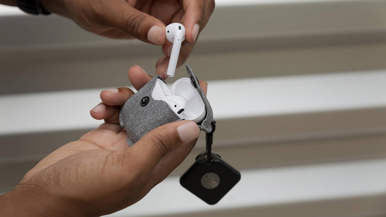 Чехол Twelve South AirSnap (12-1917) для AirPods (Canvas Fog) купить в интернет-магазине icover