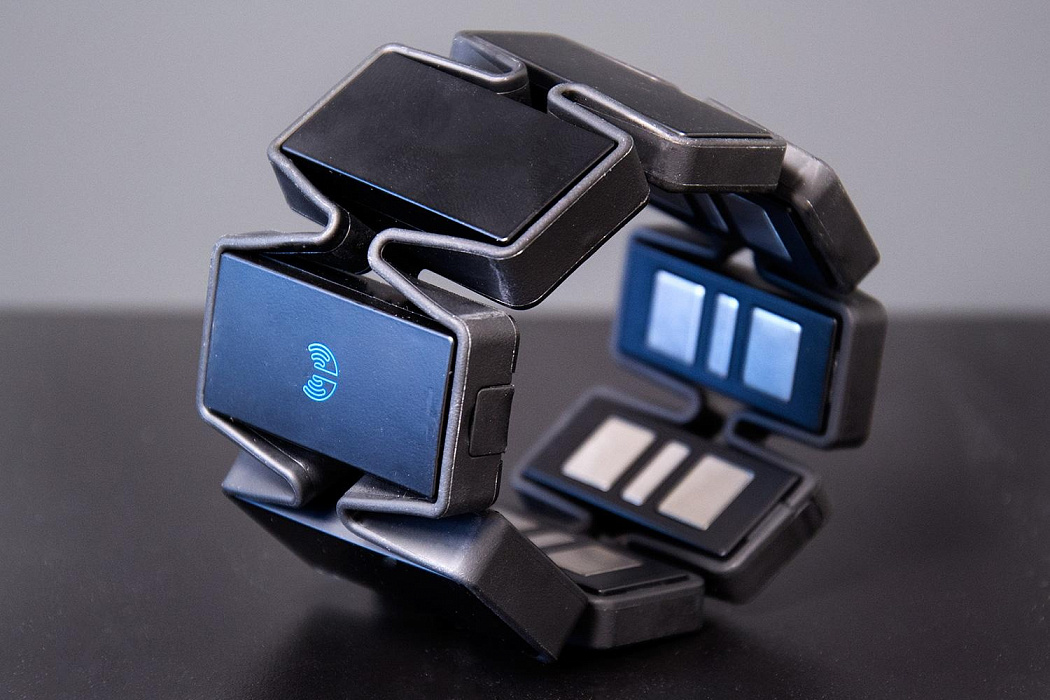ThalmicLabs Myo Gesture Control - браслет для управления при помощи жестов (Black) купить в интернет-магазине icover