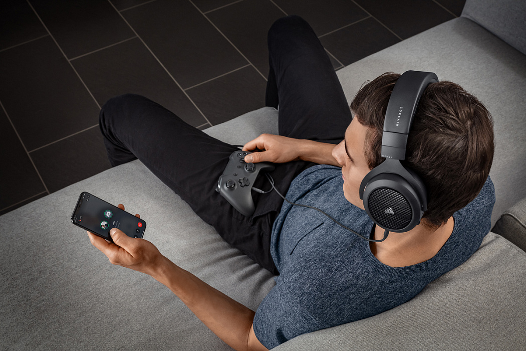Игровая гарнитура Corsair Gaming HS70 Bluetooth (CA-9011227-EU) купить в интернет-магазине icover