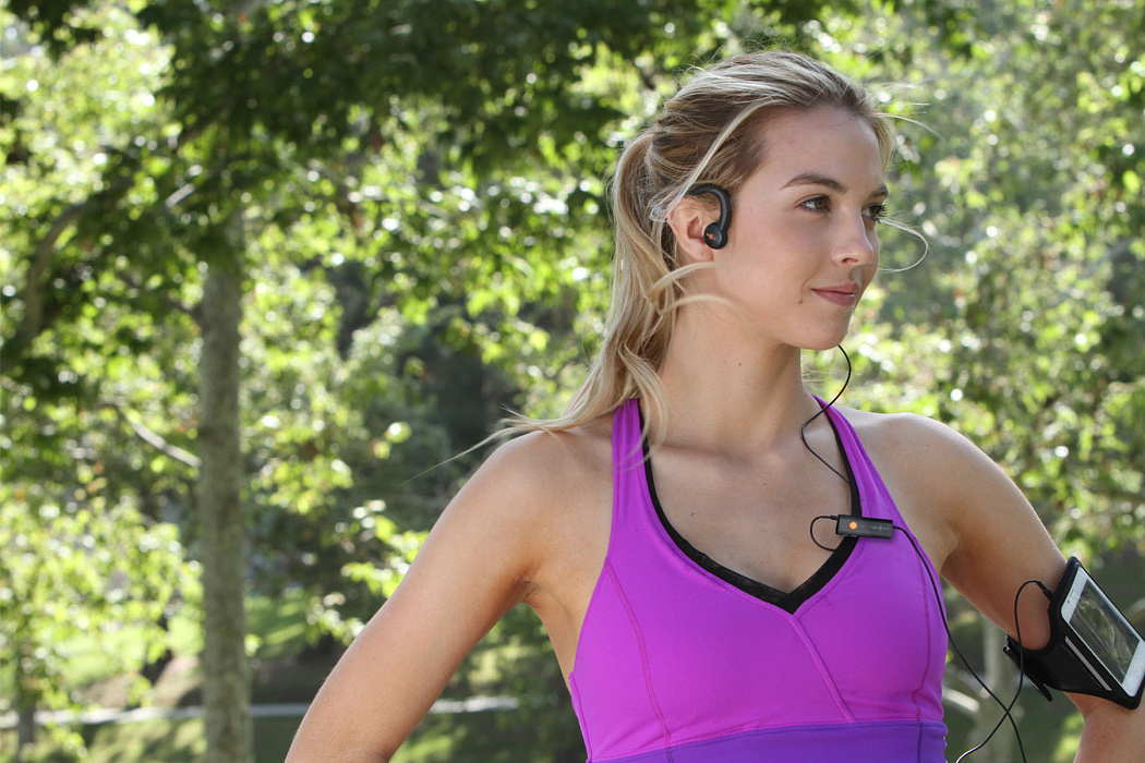 Спортивные наушники AfterShokz Sportz Titanium AS401LR (Lava Red) купить в интернет-магазине icover