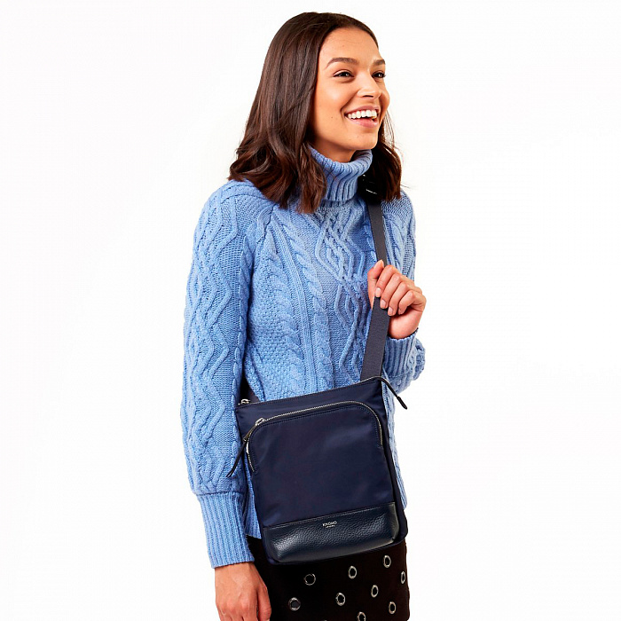 Сумка Knomo Carrington (119-306-BSN) для планшета 10" (Dark Navy) купить в интернет-магазине icover