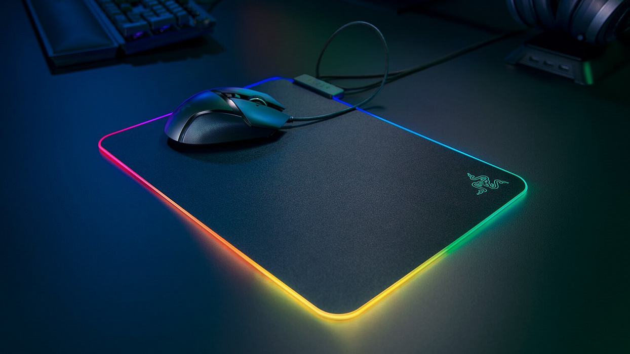 Коврик для мыши Razer Firefly V2 RZ02-03020100-R3M1 (Black) купить в интернет-магазине icover