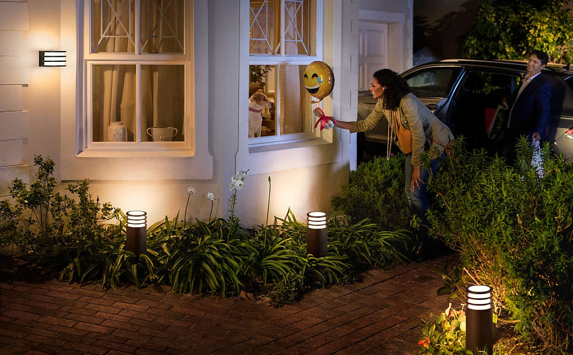 Уличный фонарь Philips Hue Lucca 8718696166048 (Anthracite) купить в интернет-магазине icover