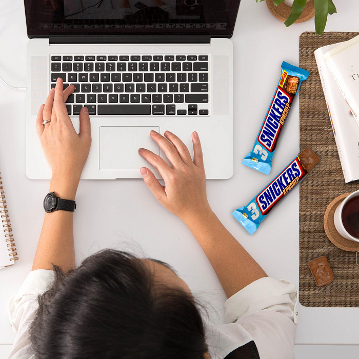 Шоколадный батончик Snickers Криспер, 60 г х 24 шт. купить в интернет-магазине icover