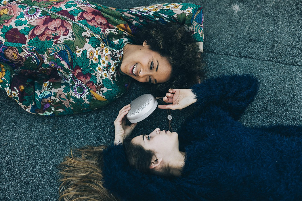 Портативная акустическая система Bang & Olufsen BeoPlay A1 (Natural) купить в интернет-магазине icover