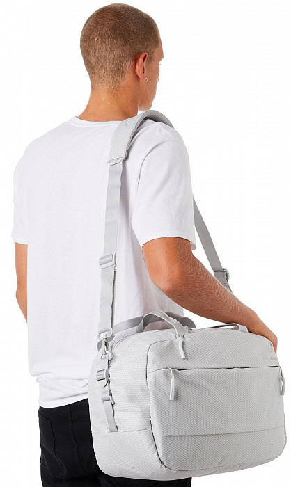 Сумка Incase Travel Duffel with Diamond Ripstop (INCO100316-CGY) для ноутбука 15'' (Light Grey) купить в интернет-магазине icover