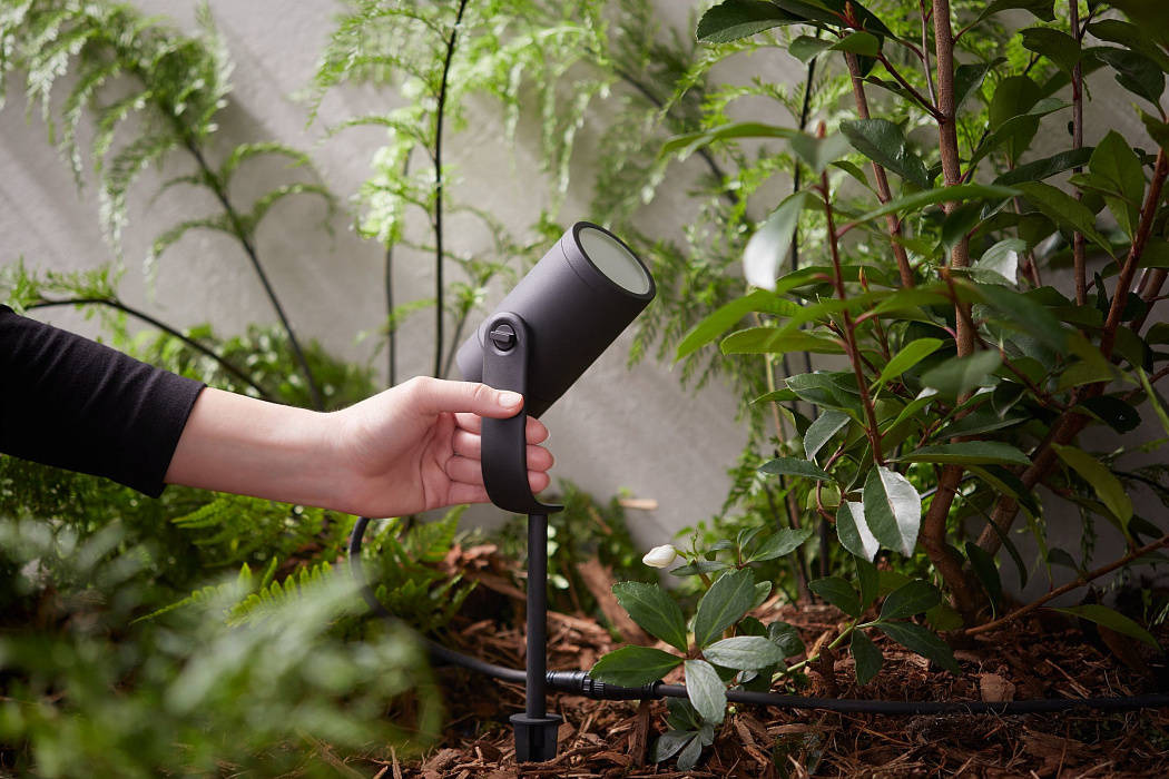 Комплект светодиодная уличных ламп Philips Hue Lily Garden Spotlight 8718696167960 (Black) купить в интернет-магазине icover