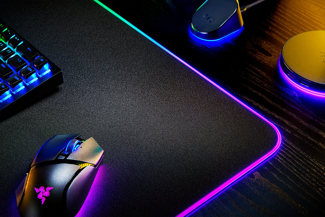 Игровой коврик для мыши Razer Strider Chroma RZ02-04490100-R3M1 (Black) купить в интернет-магазине icover
