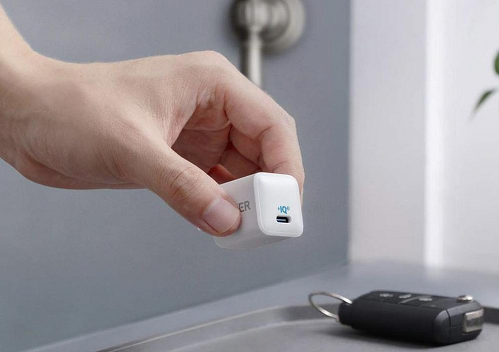 Сетевое зарядное устройство Anker PowerPort 3 Nano 18W USB-C A2616G21 (White) купить в интернет-магазине icover