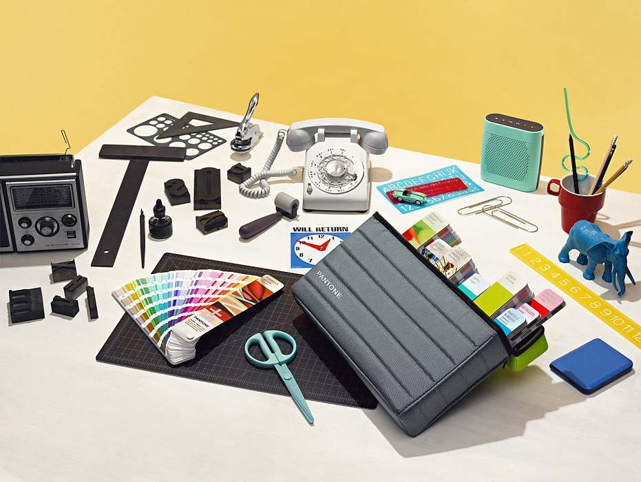 Набор цветовых справочников Pantone Portable Guide Studio (GPG304) купить в интернет-магазине icover