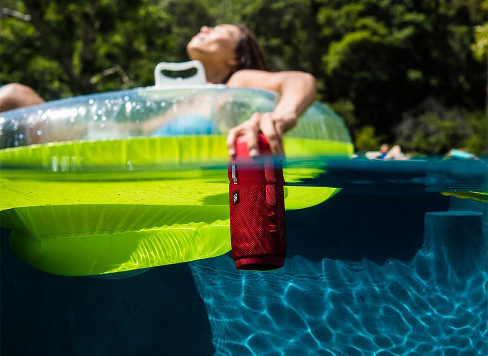 Портативная акустическая система JBL Charge 3 (Red) купить в интернет-магазине icover