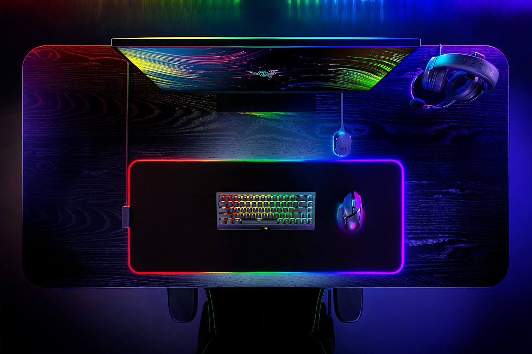 Игровой коврик для мыши Razer Strider Chroma RZ02-04490100-R3M1 (Black) купить в интернет-магазине icover