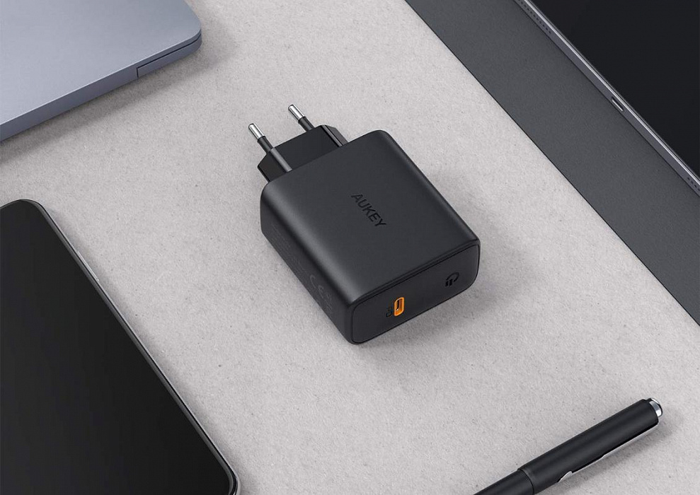 Сетевое зарядное устройство Aukey 60W PD Wall Charger with GaN Power Tech (Black) купить в интернет-магазине icover