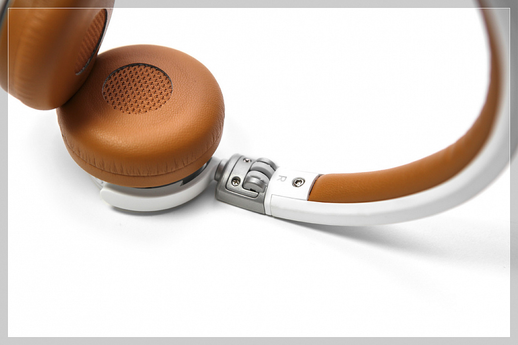 AKG Y45 BT (Y45BTWHT) - беспроводные наушники (White) купить в интернет-магазине icover