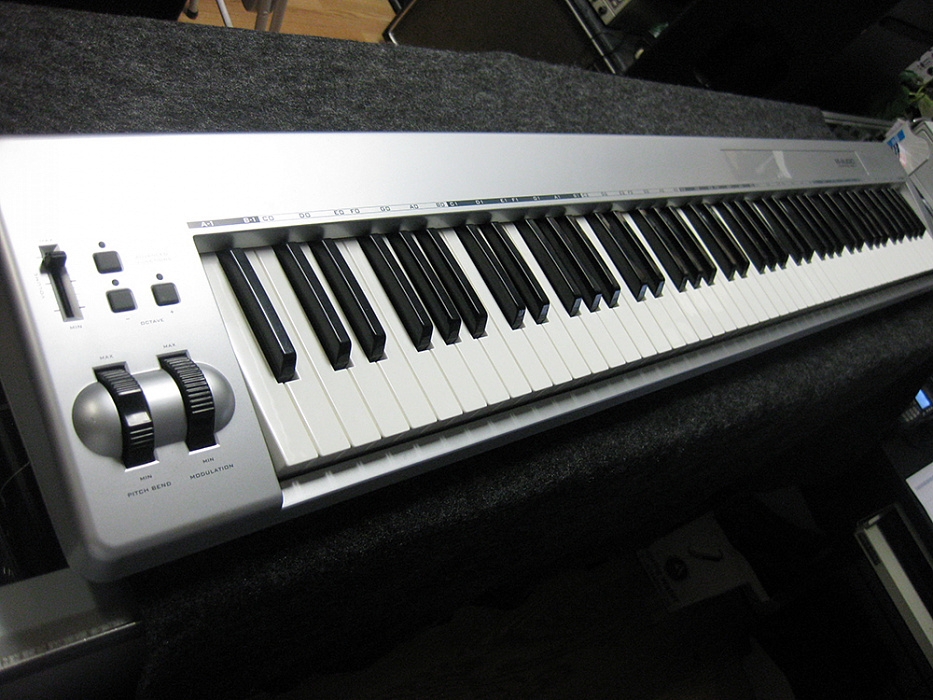 M-Audio Keystation 88es - MIDI-клавиатура (Silver) купить в интернет-магазине icover