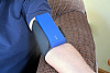 Qardio Arm A100 - беспроводной тонометр (Blue) купить в интернет-магазине icover