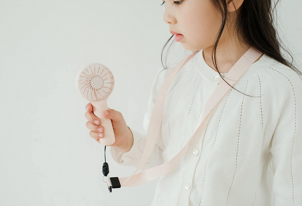 Портативный вентилятор Solove Mini Handheld Fan F6 2000mAh (Pink) купить в интернет-магазине icover