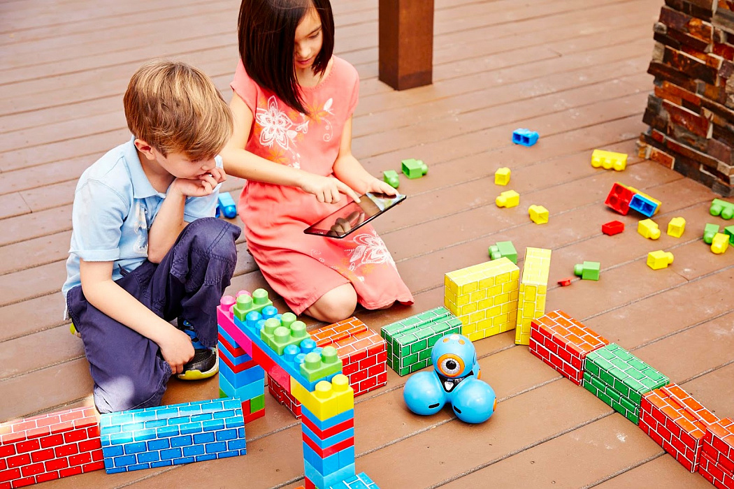 Робот-игрушка Wonder Workshop Dash (White) купить в интернет-магазине icover