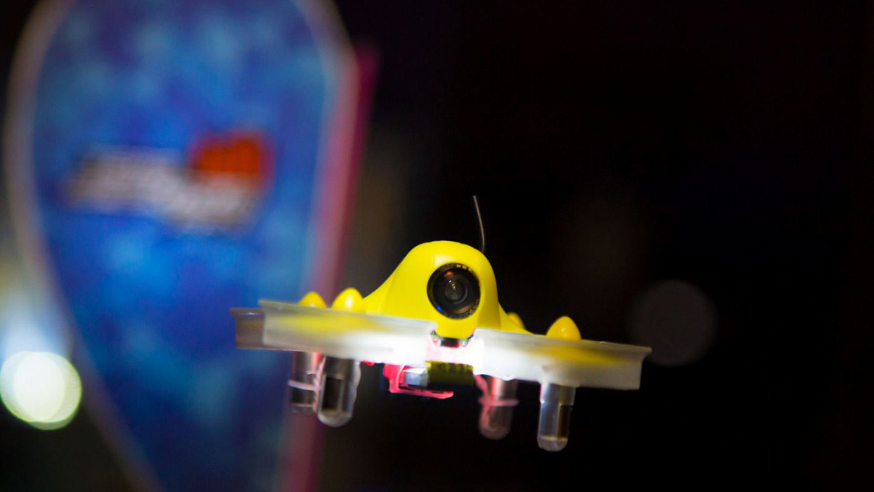 Квадрокоптер Blade Inductrix FPV BNF BLH8580 (Yellow) купить в интернет-магазине icover