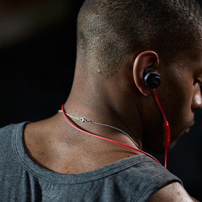 Беспроводные спортивные наушники Bose SoundSport Pulse Wireless с пульсометром (Red) купить в интернет-магазине icover
