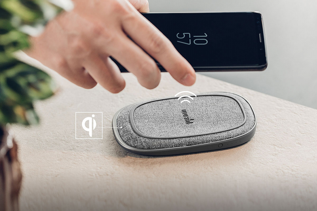 Внешний аккумулятор Moshi Porto Q 5K 5000mAh (99MO022213) с беспроводной зарядкой (Grey) купить в интернет-магазине icover
