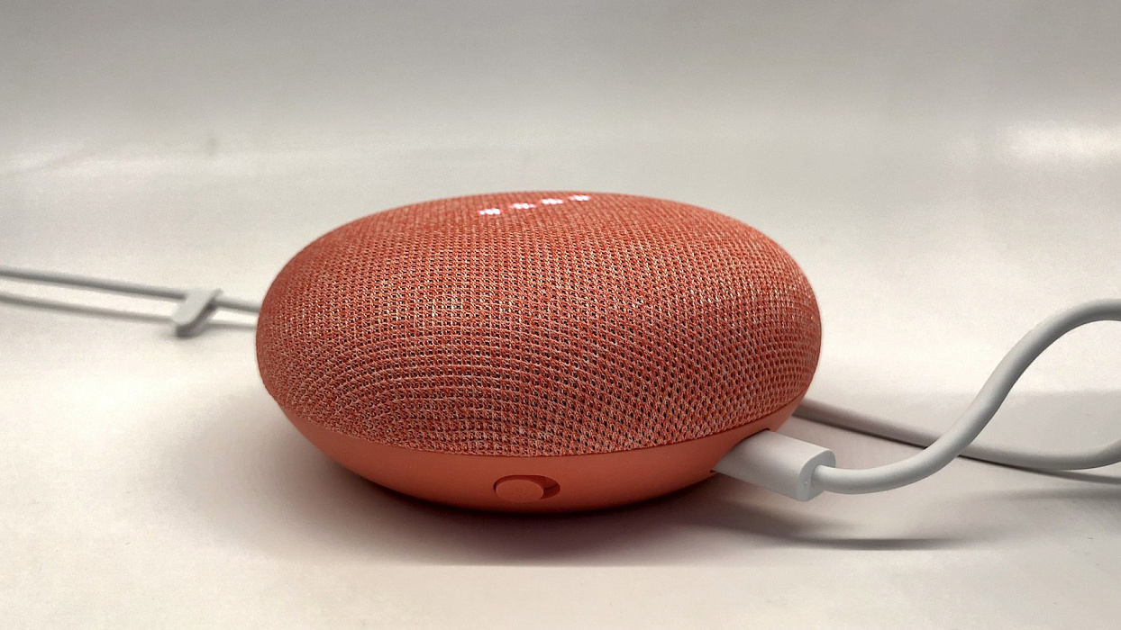 Умная колонка Google Home Mini (Coral) купить в интернет-магазине icover