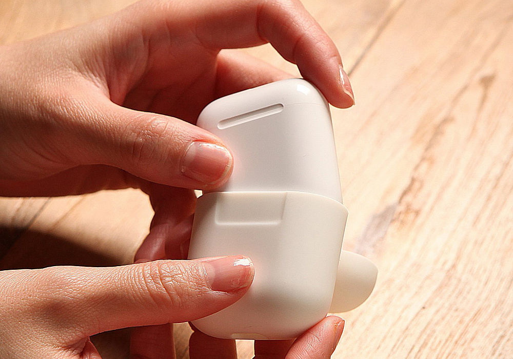 Чехол Elago Silicone Case (EAPSC-BK) для AirPods (Black) купить в интернет-магазине icover