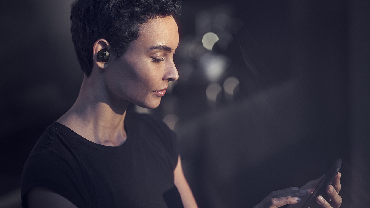 Беспроводные наушники Bang & Olufsen BeoPlay EQ (Black) купить в интернет-магазине icover