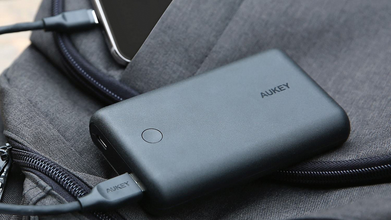 Внешний аккумулятор Aukey Power Bank (PB-XD10) 10050 mAh USB-C (Black) купить в интернет-магазине icover