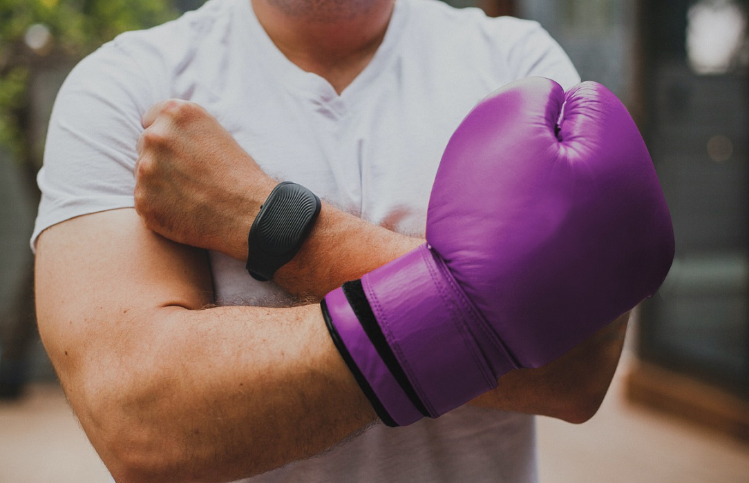 Фитнес-браслет Healbe GoBe 2 + ремешок (Black/Purple) купить в интернет-магазине icover