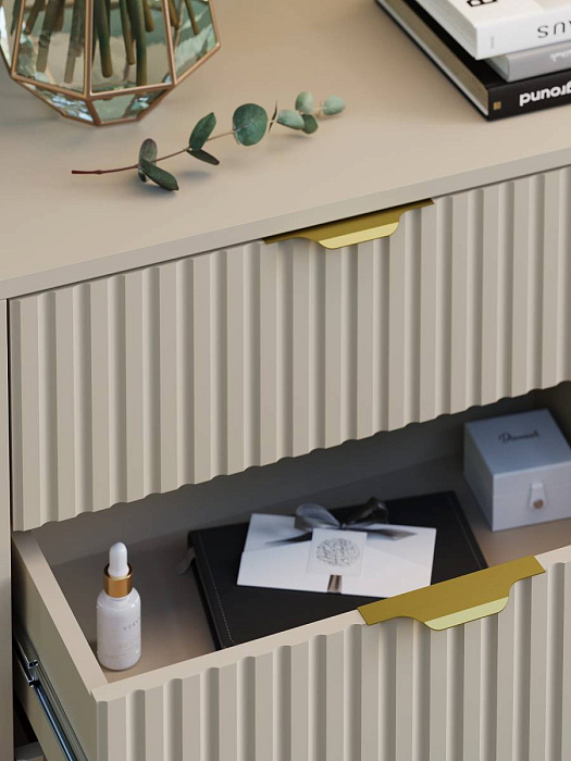 Купить комод ridberg lugano 6я (cashmere/gold) в Москве. В нашем каталоге интернет-магазина icover.ru вы можете ознакомиться с ценами, подробным описанием, фотографиями и техническими характеристиками. Низкие цены. Высокое качество. Доставка по России. Заказать товары по телефону +7(495)229-39-50 Комод Ridberg LUGANO 6Я (Cashmere/Gold) купить в интернет-магазине icover