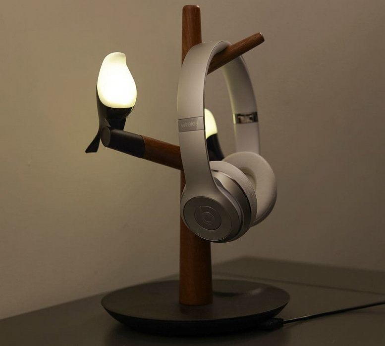 Светильник HomeTree Qis Fast Charge (YT-M1601-2WW) с беспроводной зарядкой (Light Wood) купить в интернет-магазине icover
