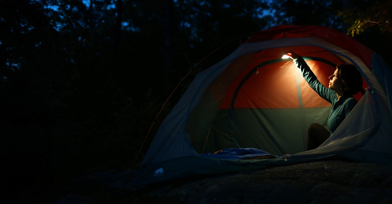 Фонарь-зарядка BioLite PowerLight Mini PLB1003 (Teal) купить в интернет-магазине icover