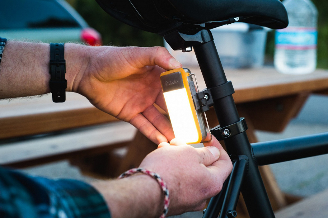 BioLite PowerLight Mini (PLB1001) - фонарь-зарядка (Yellow) купить в интернет-магазине icover