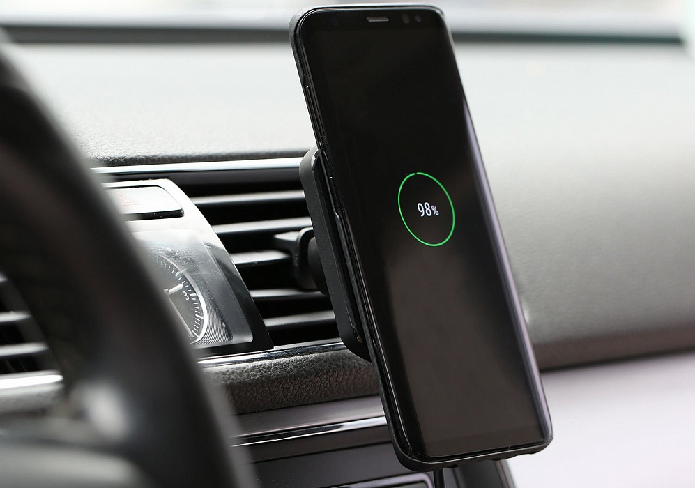 Автомобильный держатель Pitaka MagMount Qi Pro Vent USB-C (Black) купить в интернет-магазине icover